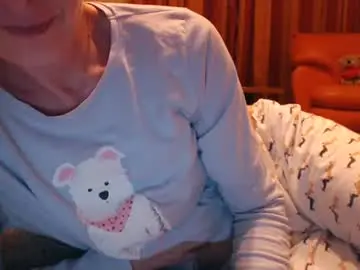 Chaturbate Live Sex Cam of andrasweetie