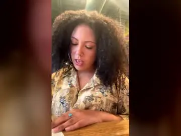 Chaturbate Watch Live Sex Cams of lolabanks_xo