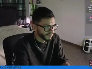 Chaturbate Live Sex of phantom_bigger1