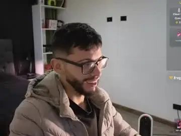 Chaturbate Live Sex of phantom_bigger1