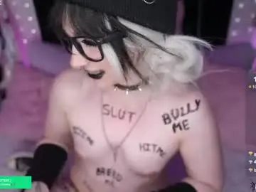 Chaturbate Live Sex Cam of crimsonkitten