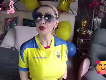 Chaturbate Best live sex cam show of evelynagrey
