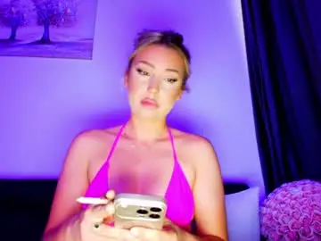 Chaturbate Live Sex Cam of abella_soleill