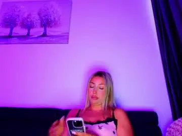 Chaturbate Live Sex Cam of abella_soleill