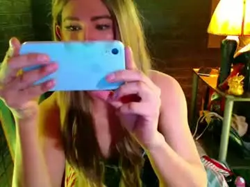 Chaturbate Watch Live Sex Cams of urhardcockqueenxxx