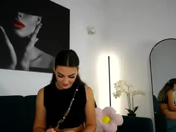 Chaturbate Live Sex Cam of izy_bellee