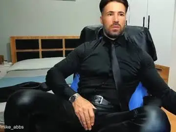 Chaturbate Live Sex Cam of mikestrip