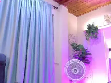 Chaturbate Live Sex Cam of chloerossee