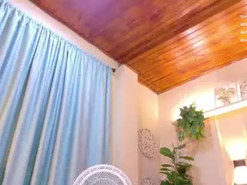 Chaturbate Live Sex Cam of chloerossee