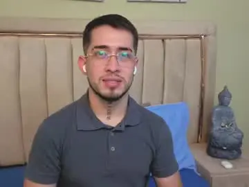 Chaturbate Live Sex Cam of tommas_johnson