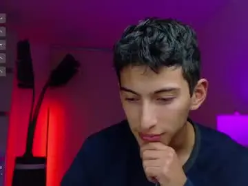 Chaturbate Live Sex Cam of ethan_skiny_