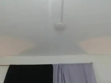 Chaturbate Live Sex Cam of mia_hiills
