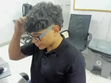 Chaturbate Live Sex Cam of alekzamo