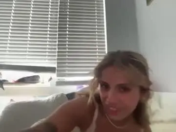 Chaturbate Live Sex Cam of lolaa555