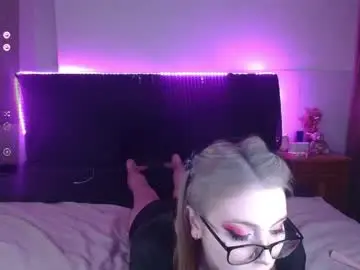 Chaturbate Watch Live Sex Cams of shysweetrish