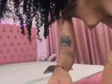 Chaturbate Live Sex Cam of mazeekiin