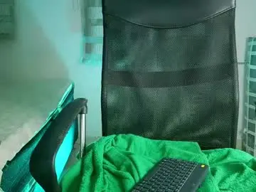 Chaturbate Live Sex Cam of andrew_holden__