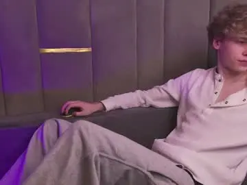 Chaturbate Live Sex Cam of curlytwinkboy