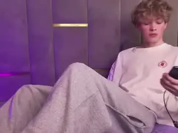 Chaturbate Sex Cam of curlytwinkboy