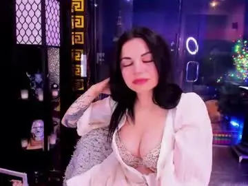 Chaturbate Live Sex Cam of alma_pearl