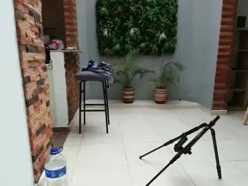 Chaturbate Live Sex Cam of midgettripod1