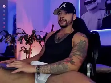 Chaturbate Live Sex Cam of nikolahank1