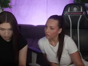 Chaturbate Live Sex Cam of kira0541