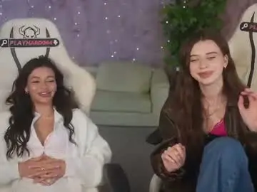 Chaturbate Live Sex Cam of kira0541