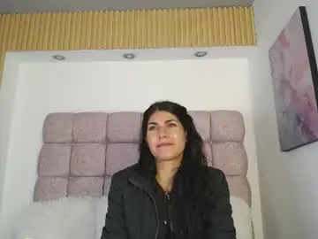 Chaturbate Adult Video Chat of melodiroux_