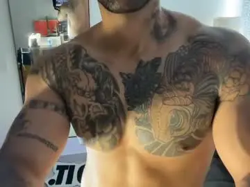 Chaturbate Live Sex Cam of myke_esthetic