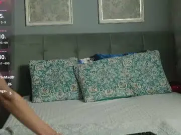 Chaturbate Live Sex Cam of mira_glow
