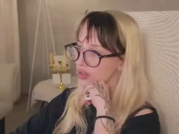 Chaturbate Live Sex Cam of eevamarie