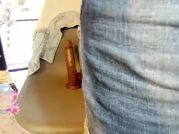 Chaturbate Watch Live Sex Cams of emmaray3