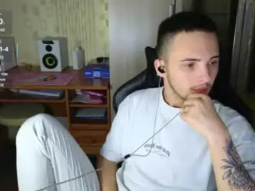 Chaturbate Live Sex Cam of golden_boyyy21