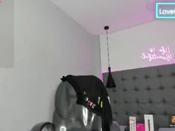 Chaturbate Live Sex Cam of scarletcherry18