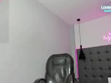 Chaturbate Live Sex Cam of scarletcherry18