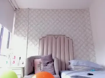 Chaturbate Live Sex Cam of katherine_glow