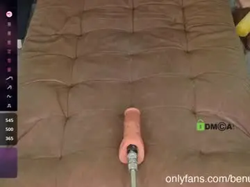 Chaturbate Free Porn Cam of heyhotty1