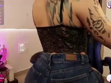 Chaturbate Nude Webcam of adelineefoxxx