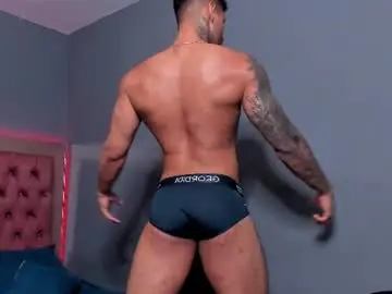 Chaturbate Live Sex Cam of luigi1_
