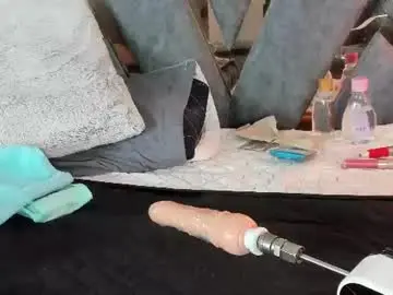 Chaturbate Live Sex Cam of miia_deluxe_