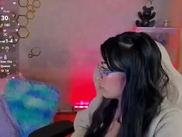 Chaturbate Live Sex Cam of mia_smoke_