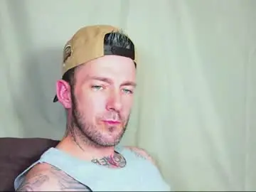 Chaturbate Live Sex Cam of skylarrgrey
