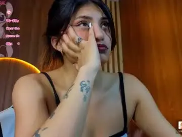 Chaturbate Live Sex Cam of lia_queen_tx