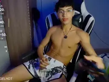 Chaturbate Live Sex Cam of mike_pineapple