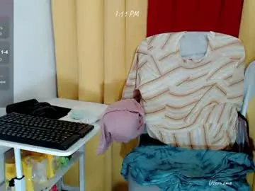 Chaturbate Live Sex Cam of yummyhottits