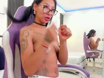Chaturbate Live Sex of maia_clark520