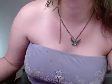 Chaturbate Live Sex Cam of krystalsyxx