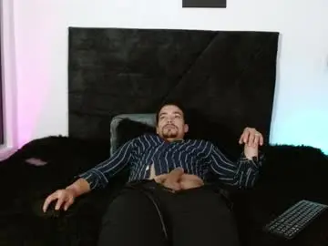 Chaturbate Free Porn Cam of ian_davis