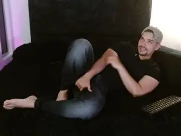 Chaturbate Live Sex Cam of ian_davis